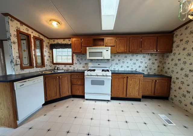 3rd image of 6 Hilltop Manor Mobile Home Park, Littleton, NH 03561 | MLS# 5082389