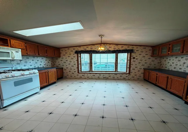 4th image of 6 Hilltop Manor Mobile Home Park, Littleton, NH 03561 | MLS# 5082389