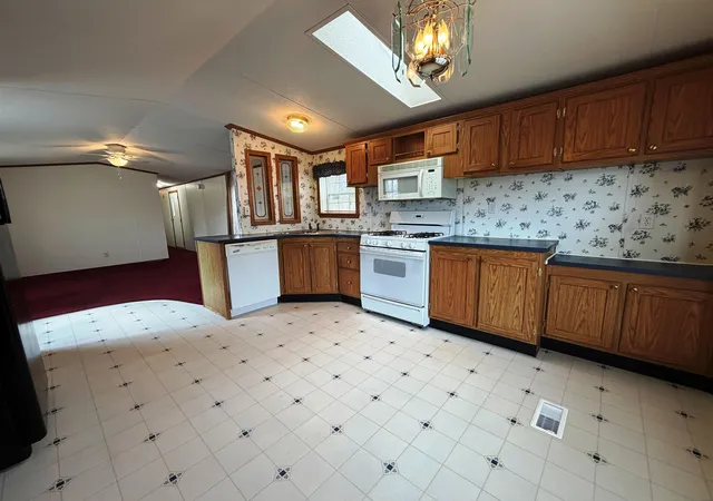 5th image of 6 Hilltop Manor Mobile Home Park, Littleton, NH 03561 | MLS# 5082389