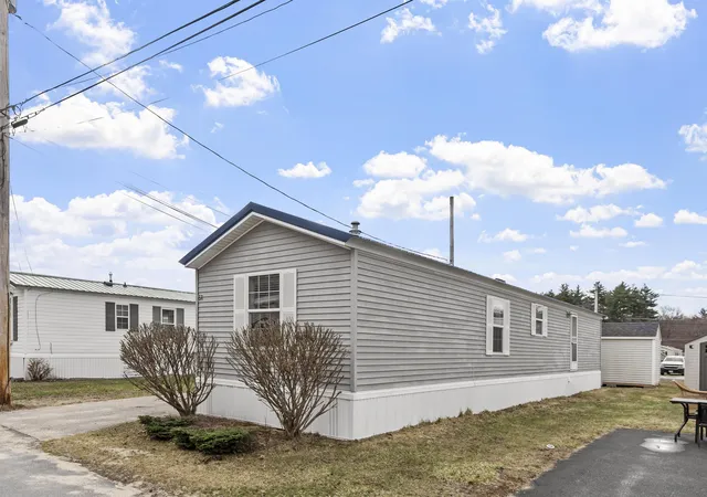 Photo 3 of Manufactured home for sale at 5r Arrow Dr, Salem, NH 03079 | MLS# 5082447 | Listing updated on 2026-10-05