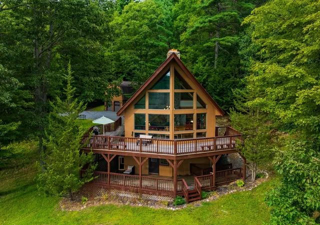 Homes for sale in Hartford, VT | 132 Loveland Hill Rd, Hartford, VT 05001 | MLS# 5082539