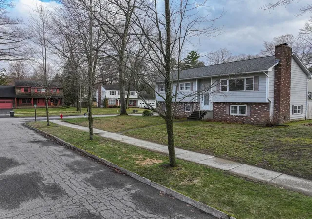 3rd image of 5 Birchwood Ln, Burlington, VT 05408 | MLS# 5082568