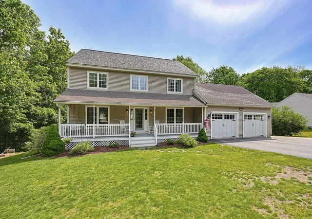 Photo 4 of Single family home for sale at 19 Rouleau Dr, Somersworth, NH 03878 | MLS# 5082733 | Listing updated on 2026-07-27