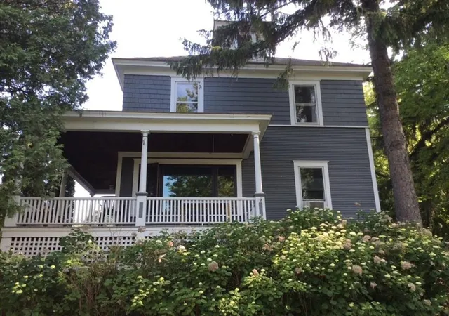 1st image of 460 462 Colchester Ave, Burlington, VT 05401 | MLS# 5082809