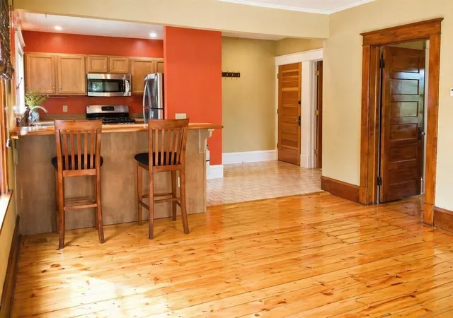 4th image of 460-462 Colchester Ave, Burlington, VT 05401 | MLS# 5082809