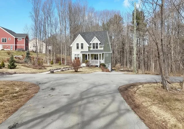Homes for sale in Rollinsford, NH | 425 Pleasant St, Rollinsford, NH 03869 | MLS# 5082974