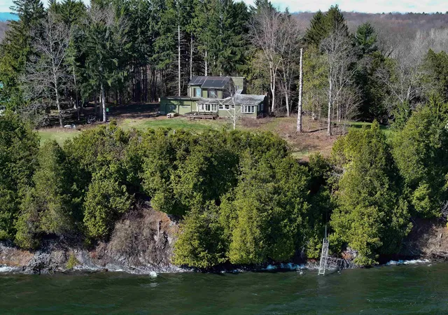 Photo 3 of Single family home for sale at 38 Featherbed Ln, South Hero, VT 05486 | MLS# 5083074 | Listing updated on 2026-09-13