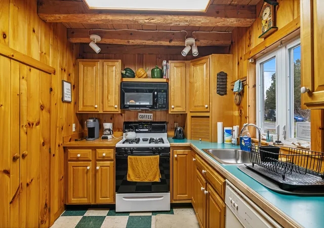 Photo 3 of Sale Pending at 32 Dewing Rd, Franklin, VT 05457 | MLS# 5083340 | Listing updated on 2026-10-08