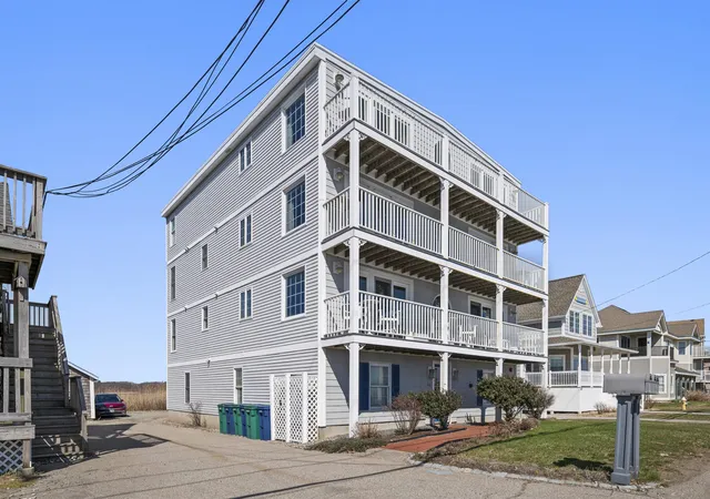 2nd image of 605 Ocean Blvd #1, Hampton, NH 03842 | MLS# 5083377