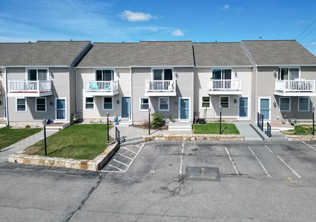 Homes for sale in Hampton, NH | 571 Winnacunnet Rd #3, Hampton, NH 03842 | MLS# 5083664