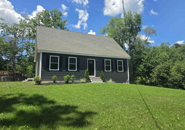 1st image of 10 Phyllis Ave, Raymond, NH 03077 | MLS# 5083698