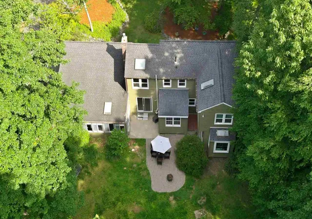 Photo 3 of Single family home for sale at 26 Wedgewood Dr, Londonderry, NH 03053 | MLS# 5083727 | Listing updated on 2026-09-08