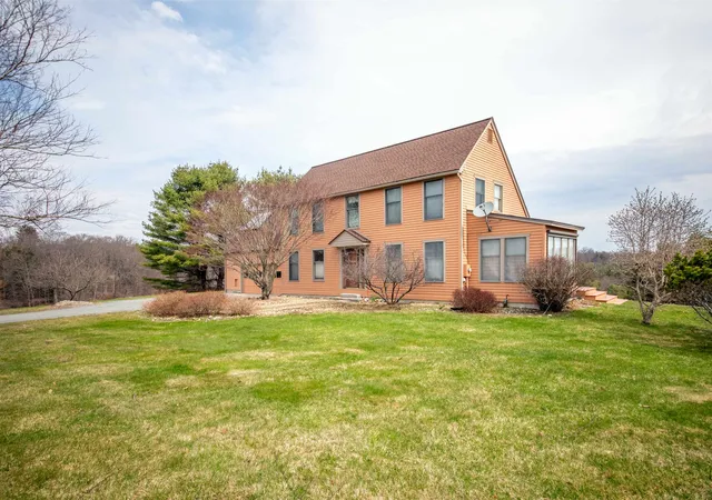 Homes for sale in Dummerston, VT | 47 Oak Hill Dr, Dummerston, VT 05301 | MLS# 5083747