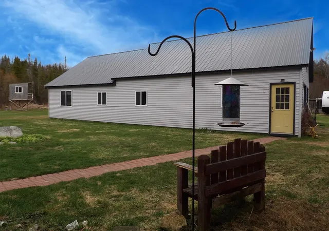 Photo 3 of Single family home for sale at 76 Meadowview Ln, Mount Holly, VT 05758 | MLS# 5083851 | Listing updated on 2026-10-02