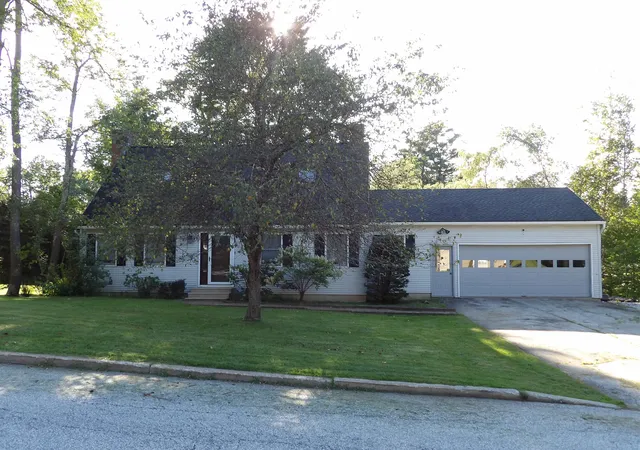 Photo 3 of Single family home for sale at 25 Laverne Dr, Rutland, VT 05701 | MLS# 5084322 | Listing updated on 2026-09-14