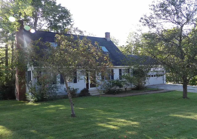 Photo 3 of Single family home for sale at 25 Laverne Dr, Rutland, VT 05701 | MLS# 5084322 | Listing updated on 2026-10-09