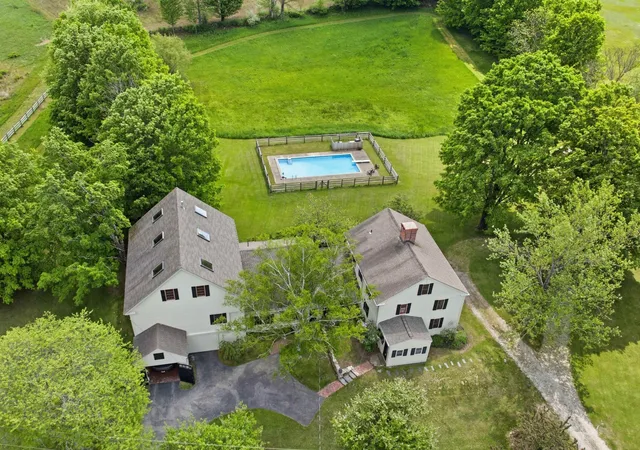 2nd image of 5 Old Manchester Rd, Amherst, NH 03031 | MLS# 5084491