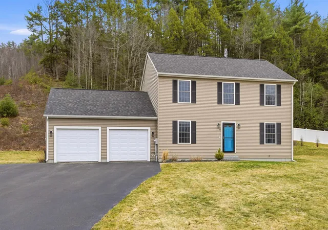 Photo 3 of Single family home for sale at 18 Richfield Wy, Wilton, NH 03086 | MLS# 5084494 | Listing updated on 2026-07-01