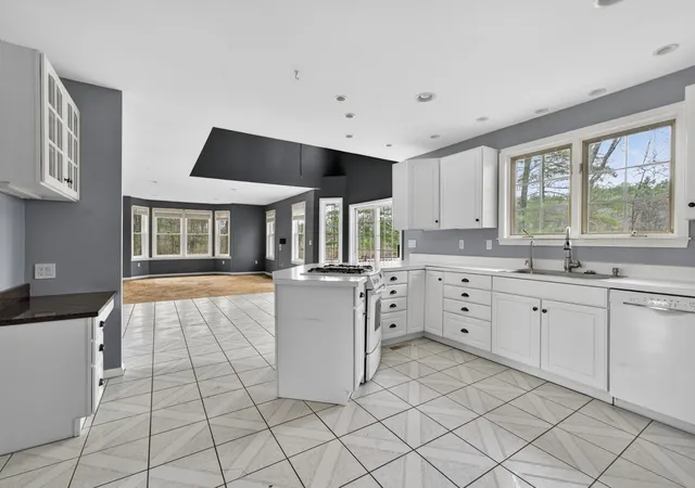 Photo 4 of Single family home for sale at 12 Leclair Dr, Hudson, NH 03051 | MLS# 5084581 | Listing updated on 2026-09-24