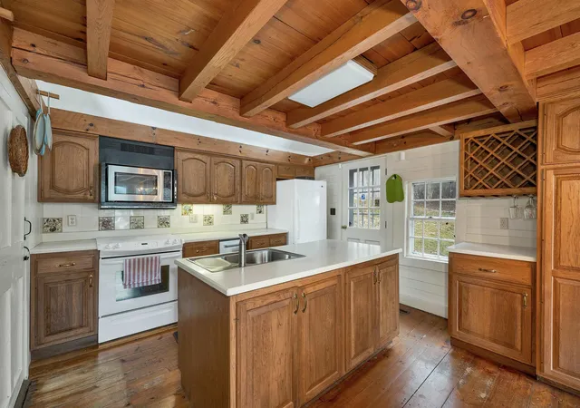 Photo 3 of Single family home for sale at 83 Governor Wentworth Hwy, Tuftonboro, NH 03894 | MLS# 5084751 | Listing updated on 2026-08-17