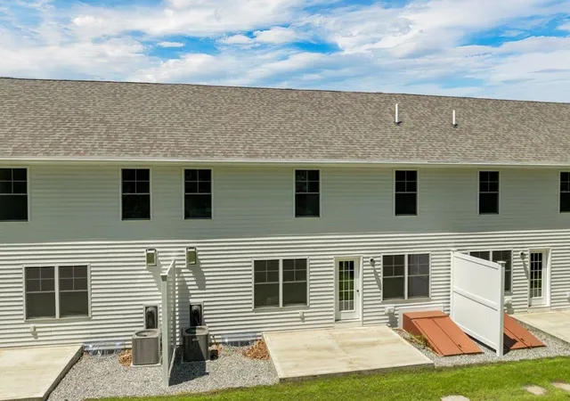 5th image of 17-B Mustang Dr #B, Litchfield, NH 03052 | MLS# 5085051