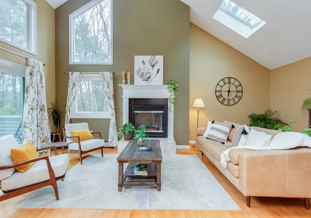 Photo 3 of Single family home for sale at 37 Standish Wy, Amherst, NH 03031 | MLS# 5085085 | Listing updated on 2026-07-25