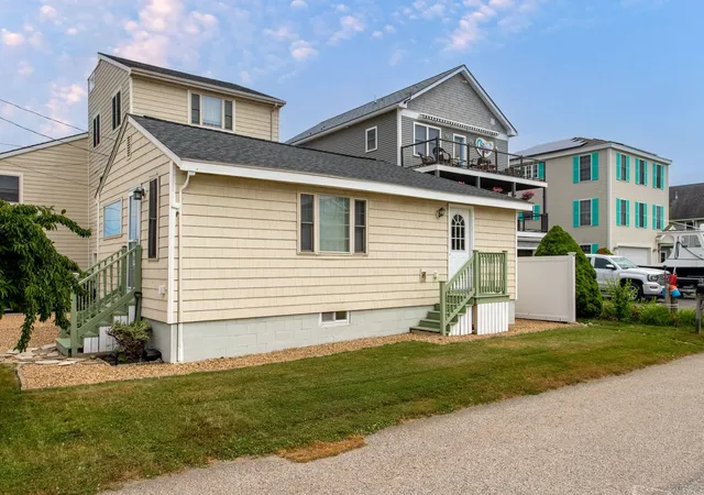 Photo 3 of Condo for sale at 7 11 Redman St, Hampton, NH 03842 | MLS# 5085100 | Listing updated on 2026-10-03