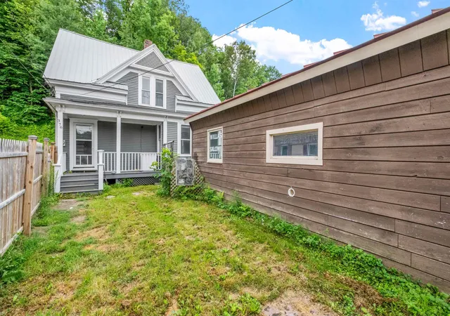 Photo 1 of Single family home for sale at 376 Portland St, Saint Johnsbury, VT 05819 | MLS# 5085117 | Listing updated on 2026-10-20