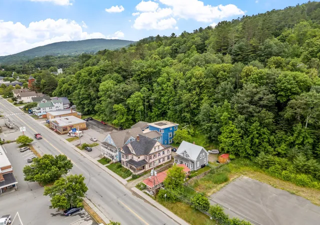 Photo 4 of Single family home for sale at 376 Portland St, Saint Johnsbury, VT 05819 | MLS# 5085117 | Listing updated on 2026-10-20