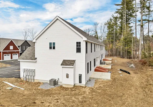 4th image of 17-D Mustang Dr #END UNIT-D, Litchfield, NH 03052 | MLS# 5085337