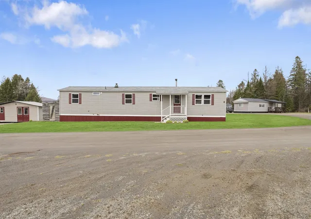 2nd image of 6 Darwin Dr, Stewartstown, NH 03576 | MLS# 5085455