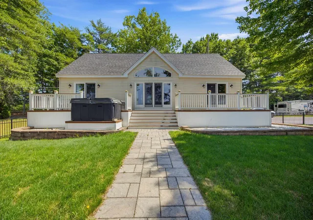 Homes for sale in Belmont, NH | 25 Morway Ln, Belmont, NH 03220 | MLS# 5085457