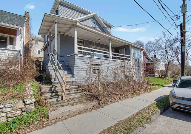 1st image of 10 12 Shelburne St, Burlington, VT 05401 | MLS# 5085532