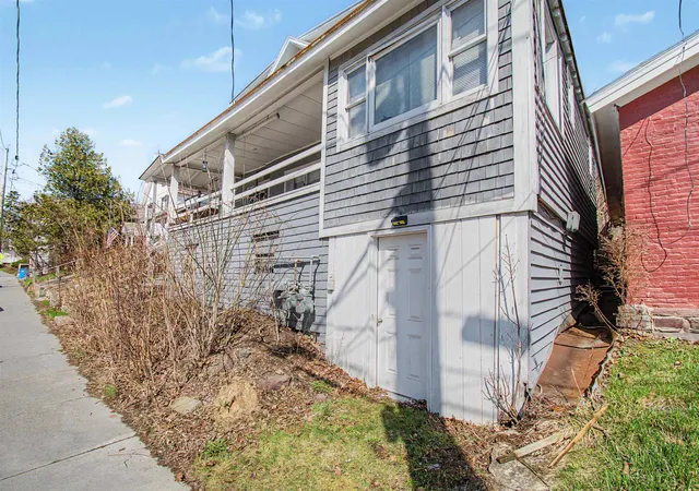 2nd image of 10 12 Shelburne St, Burlington, VT 05401 | MLS# 5085532