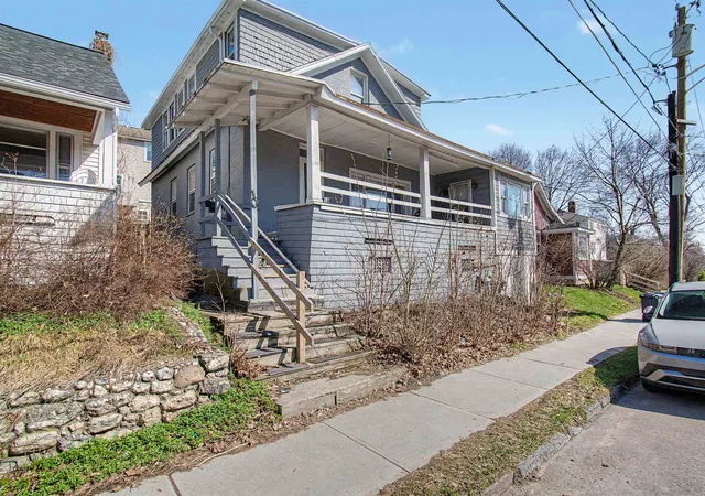 3rd image of 10-12 Shelburne St, Burlington, VT 05401 | MLS# 5085532