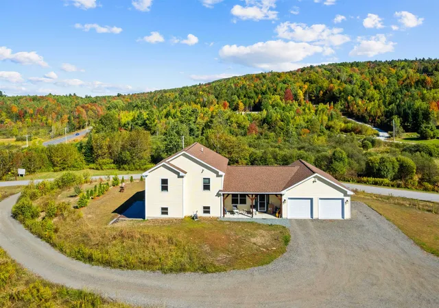 Photo 3 of Single family home for sale at 10 Harvest Ct, Littleton, NH 03561 | MLS# 5085536 | Listing updated on 2026-05-18