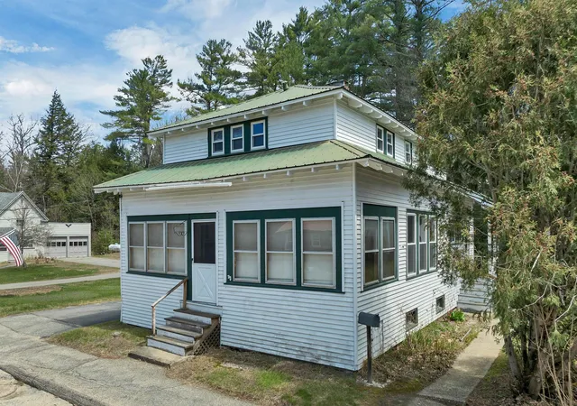 Homes for sale in Plymouth, NH | 7 Bayley Ave, Plymouth, NH 03264 | MLS# 5085563