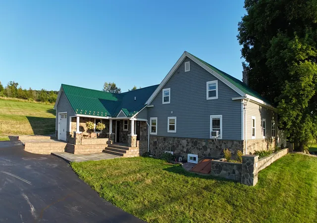 Photo 2 of Single family home for sale at 1984 Sheldon Rd, Saint Albans, VT 05478 | MLS# 5085678 | Listing updated on 2026-08-20