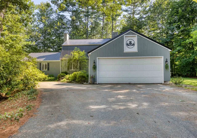 3rd image of 11 Robin Acres Dr, Wolfeboro, NH 03894 | MLS# 5085895