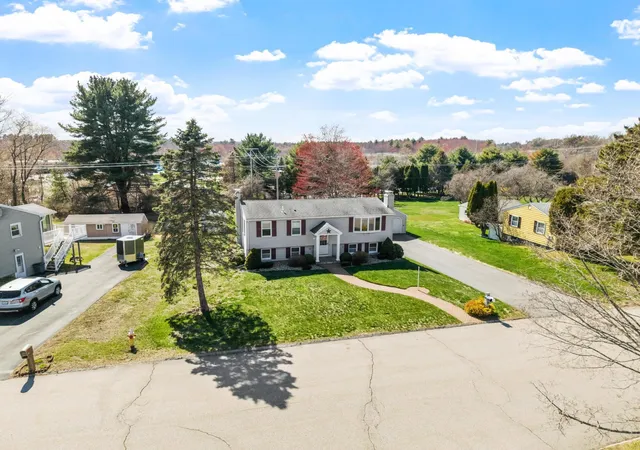 Photo 2 of Single family home for sale at 30 Davis Rd, Portsmouth, NH 03801 | MLS# 5085919 | Listing updated on 2026-10-01