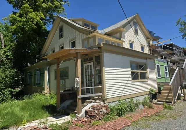 Homes for sale in Brattleboro, VT | 33 Oak St, Brattleboro, VT 05301 | MLS# 5086282