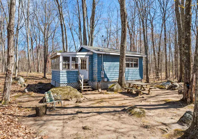 Homes for sale in Nottingham, NH | 25 Mooers Rd, Nottingham, NH 03290 | MLS# 5086294