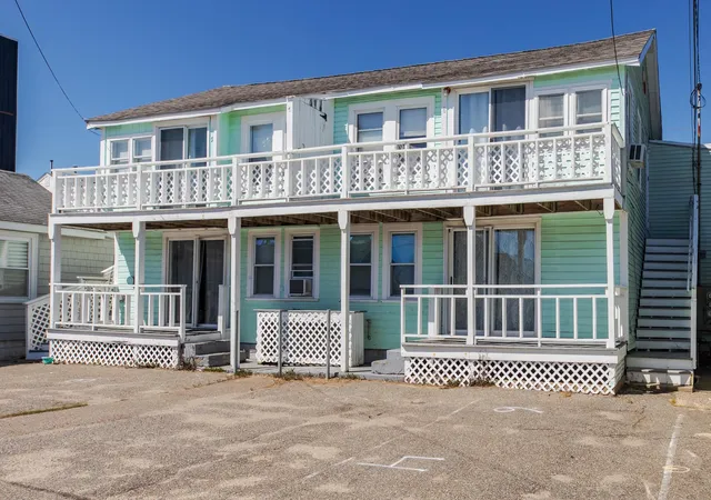 Homes for sale in Hampton, NH | 12 Manchester St, Hampton, NH 03842 | MLS# 5086315