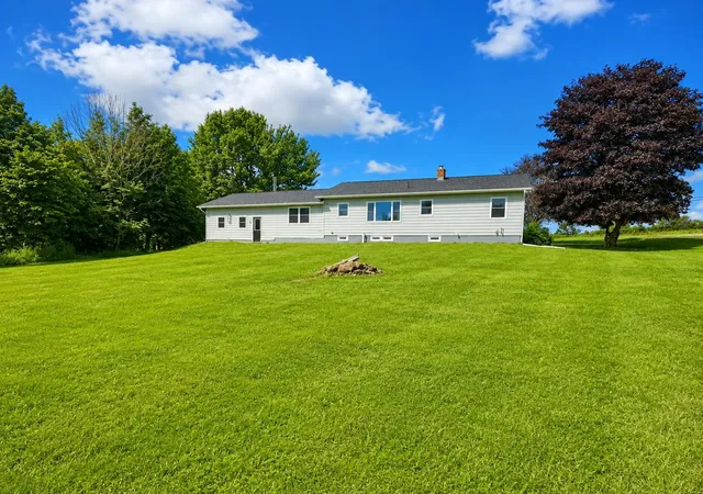 3rd image of 2414 5 Rte, Irasburg, VT 05845 | MLS# 5086525