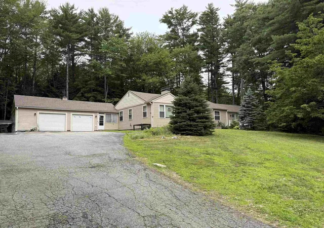 Photo 3 of Sale Pending at 1090 Main St, Laconia, NH 03246 | MLS# 5086582 | Listing updated on 2026-09-19