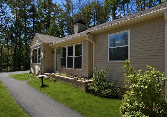 Photo 3 of Sale Pending at 1090 Main St, Laconia, NH 03246 | MLS# 5086582 | Listing updated on 2026-09-19