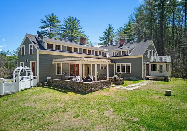 Photo 3 of Single family home for sale at 41 W Lull Pl, New Boston, NH 03070 | MLS# 5086587 | Listing updated on 2026-07-31