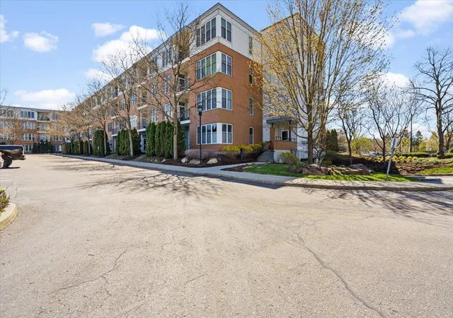 3rd image of 370 Farrell St #306, South Burlington, VT 05403 | MLS# 5086705