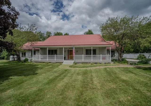 Photo 3 of Single family home for sale at 25 Oak Hill Dr, Loudon, NH 03307 | MLS# 5086849 | Listing updated on 2026-08-03