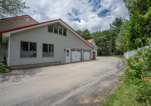 Photo 3 of Single family home for sale at 25 Oak Hill Dr, Loudon, NH 03307 | MLS# 5086849 | Listing updated on 2026-08-03